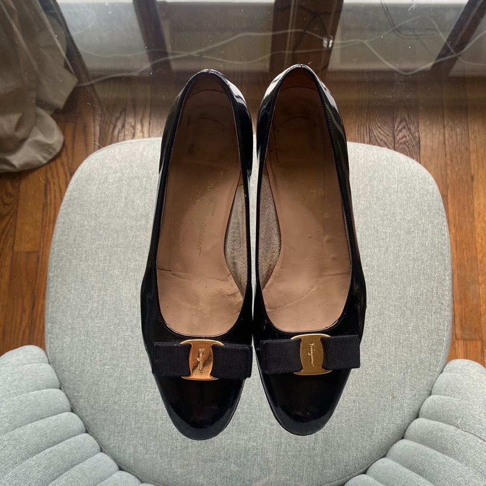 Salvatore Ferragamo Black Patent Leather Vara Bow Women's Pumps 9